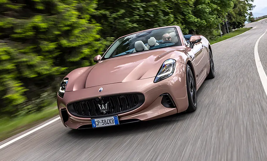 Maserati GranCabrio Folgore (2024), fahrend von vorne