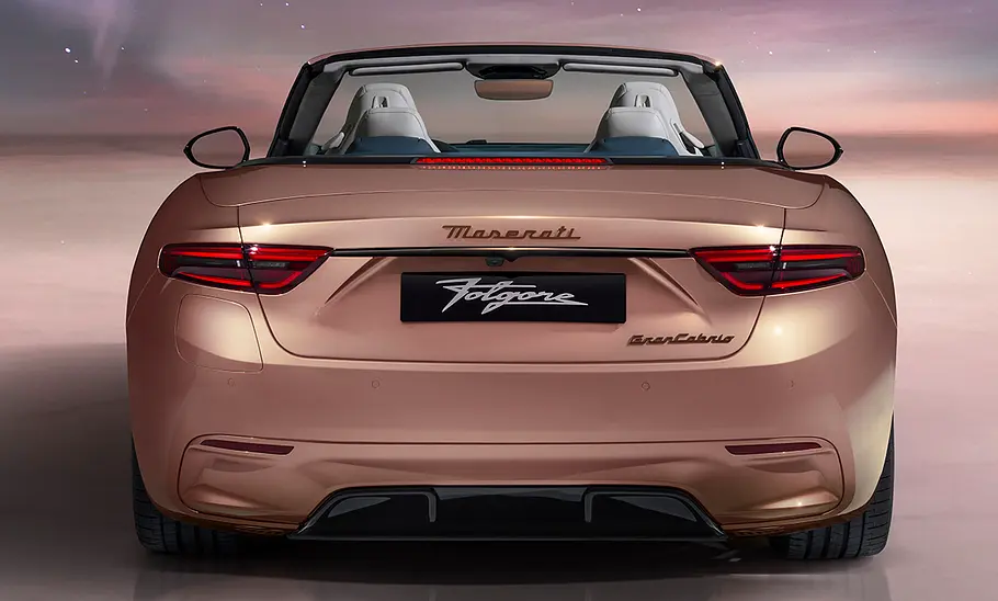 Maserati GranCabrio Folgore (2024), stehend von hinten