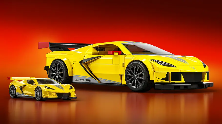 Die Mattel Brick Shop ’20 Chevrolet Corvette C8.R in Studioumgebung.