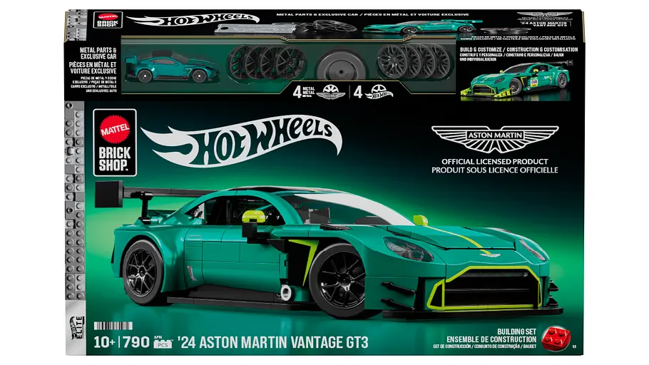 Die Vorderseite der Verpackung des Mattel Brick Shop Aston Martin Vantage GT3 im Detail.
