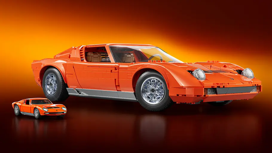 Der Mattel Brick Shop Lamborghini Miura P400 SV in Studioumgebung.