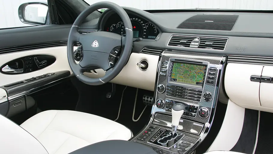 Das Cockpit des Maybach 57 S.