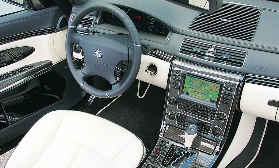 Das Cockpit des Maybach 57 S.