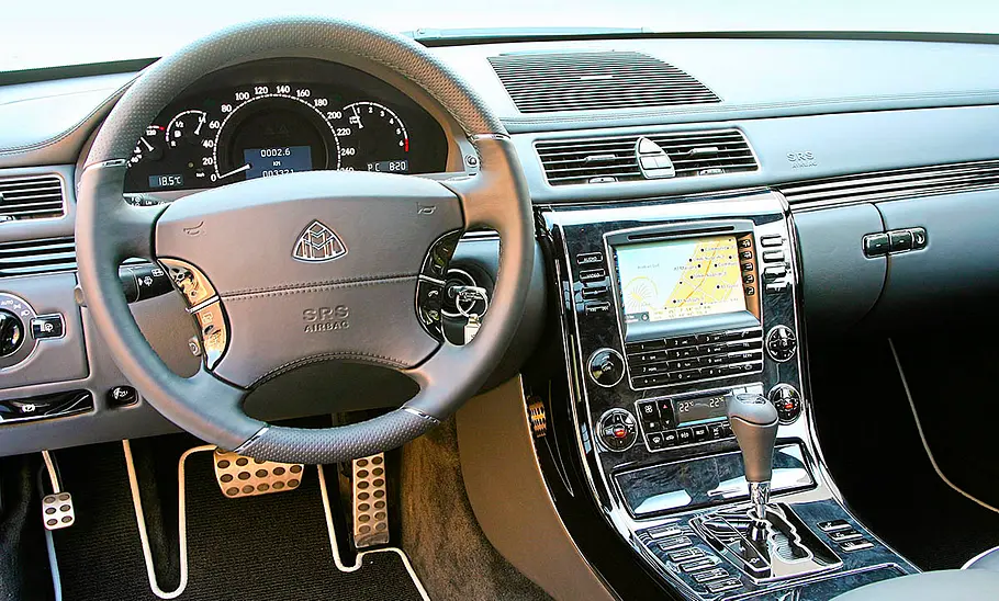 Das Cockpit des Maybach 62S.