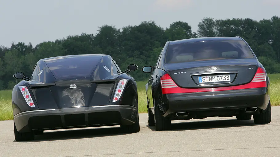 Maybach Exelero und 57 S stehend von hinten.