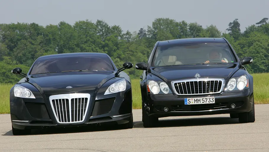 Maybach Exelero und 57 S stehend von vorne.