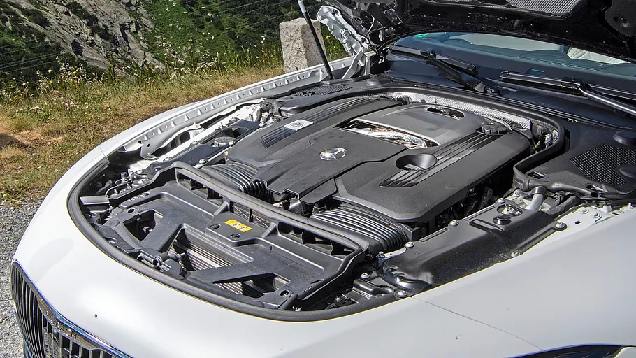 Maybach SL 680 Motor des Maybach SL 680, fotografiert von schräg oben.