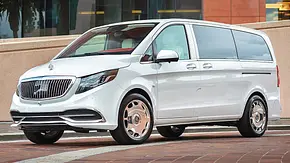 Blick von schräg vorne auf die Mercedes-Maybach V-Klasse. - Foto: Bring-a-Trailer
