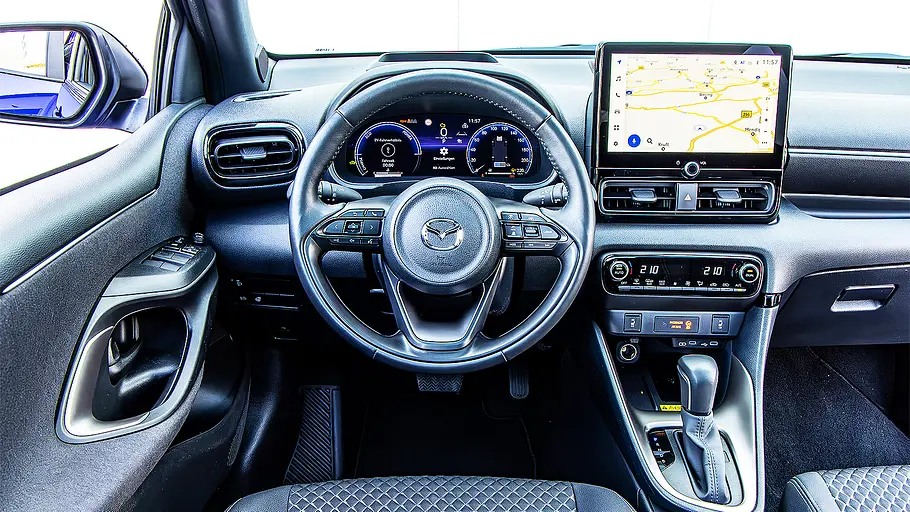 Mazda 2 Blick auf die Armaturen im Innenraum des Mazda 2.