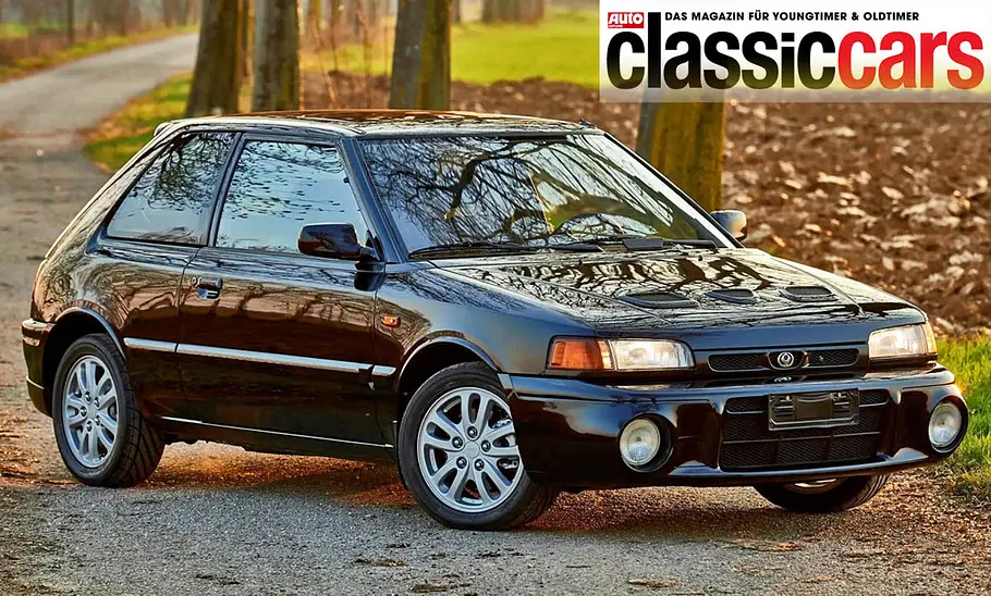Mazda 323 GT-R Der Mazda 323 GT-R statisch von schräg vorne fotografiert.
