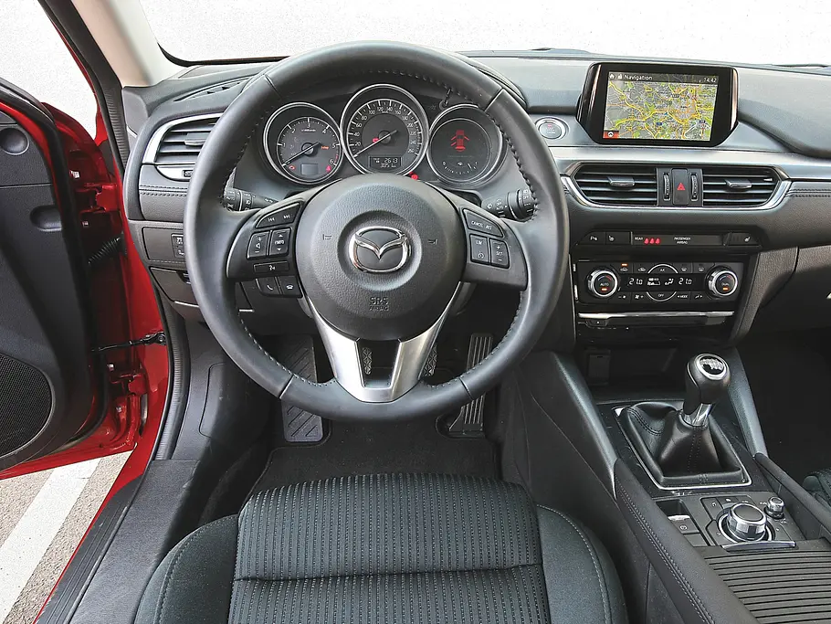 Mazda 6 Kombi Vergleich Konzepte Cockpit