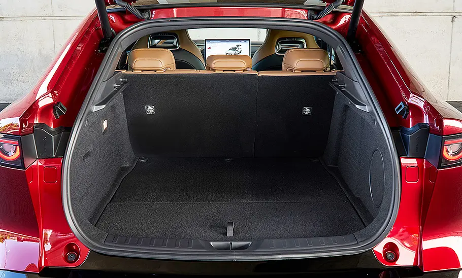 Der Kofferraum des Mazda6e (2025).