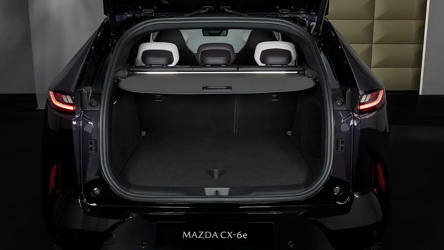 Der Kofferraum des Mazda CX-6e.