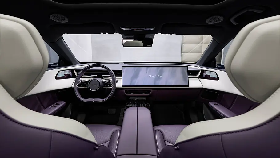Das Cockpit des Mazda CX-6e.