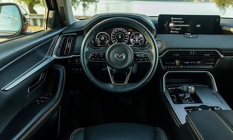 Das Cockpit des Mazda CX-60.