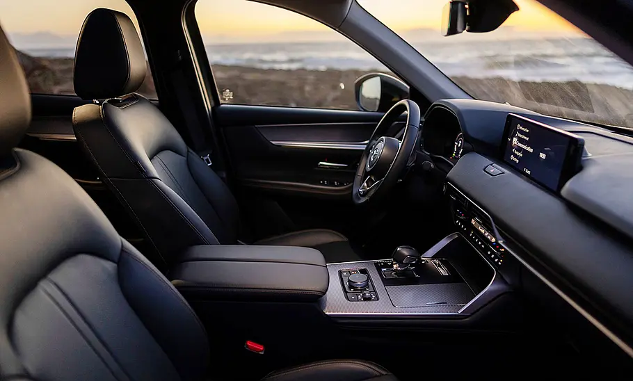 Die Vordersitze im Mazda CX-60.