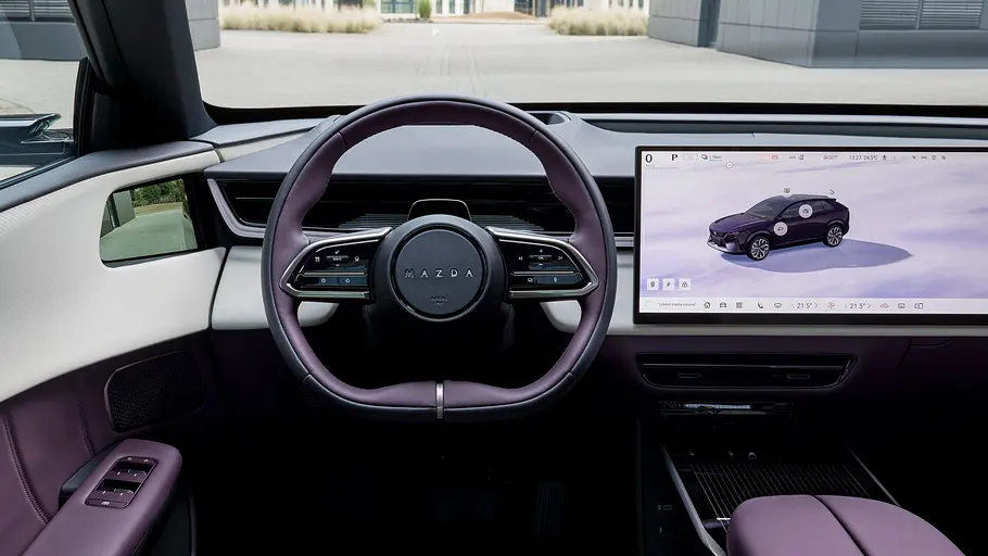 Mazda CX-6e Das Cockpit des Mazda CX-6e.