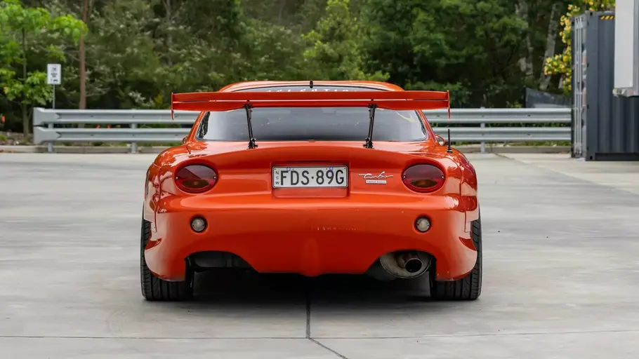 Mazda RX-7 mit Porsche-Look, fotografiert von hinten.