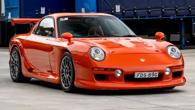 Mazda RX-7 mit Porsche-Look, fotografiert von schräg vorne. - Foto: collectingcars.com