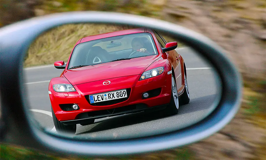 Mazda RX-8 Mazda RX-8 im Rückspiegel
