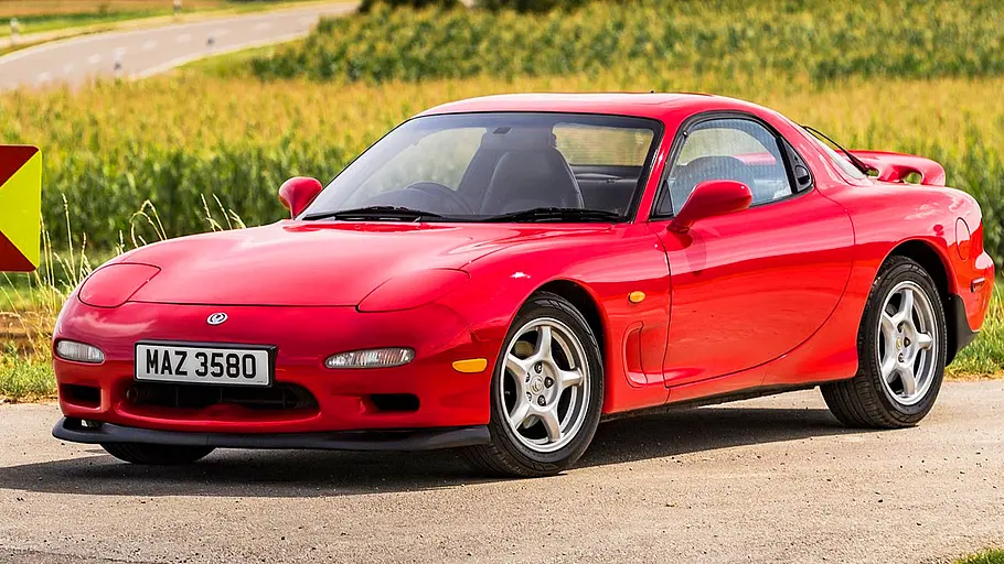 Der Mazda RX-7 stehend von vorne.