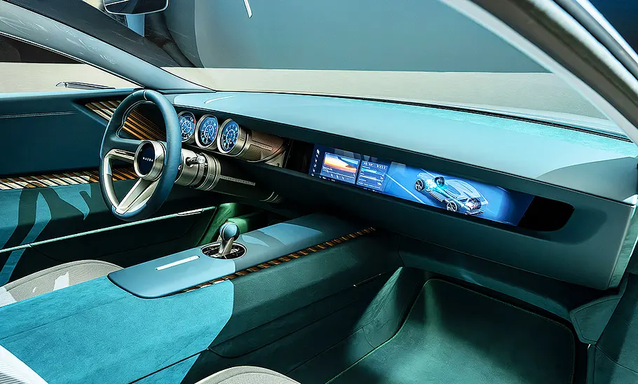 Mazda Vision X-Coupé (2025) Blick auf die Armaturen im Innenraum des Mazda Vision X-Coupé (2025).