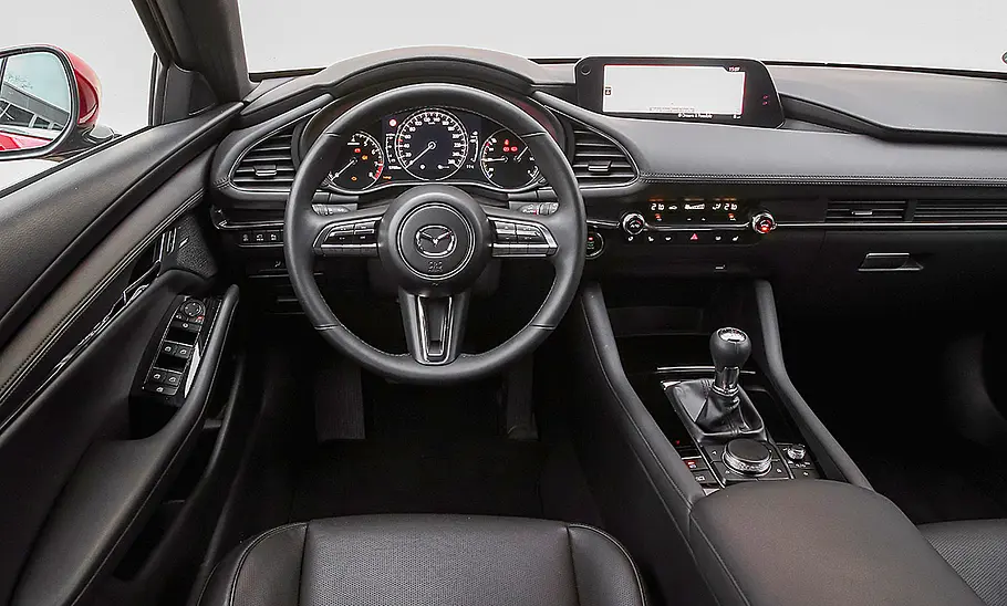Das Cockpit des Mazda3 (2019).