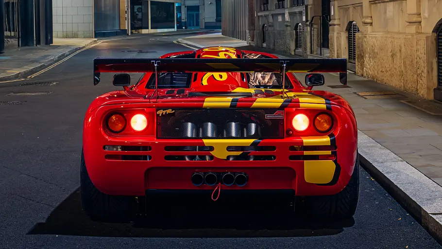 McLaren F1 GTR Der McLaren F1 GTR stehend von hinten