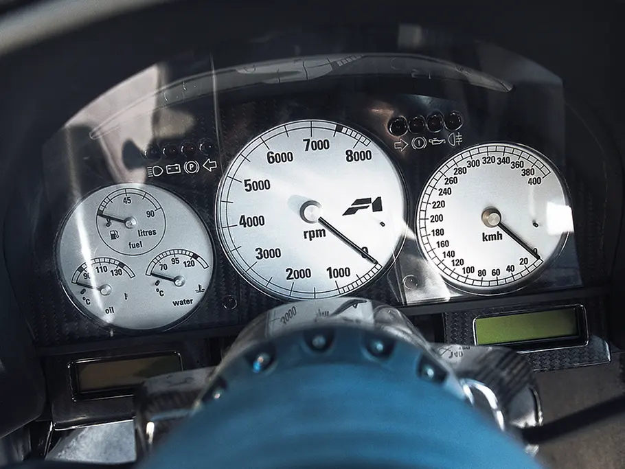McLaren F1 Fahrbericht Supersportwagen Mittelmotor V12 Youngtimer Bilder technische Daten 0007