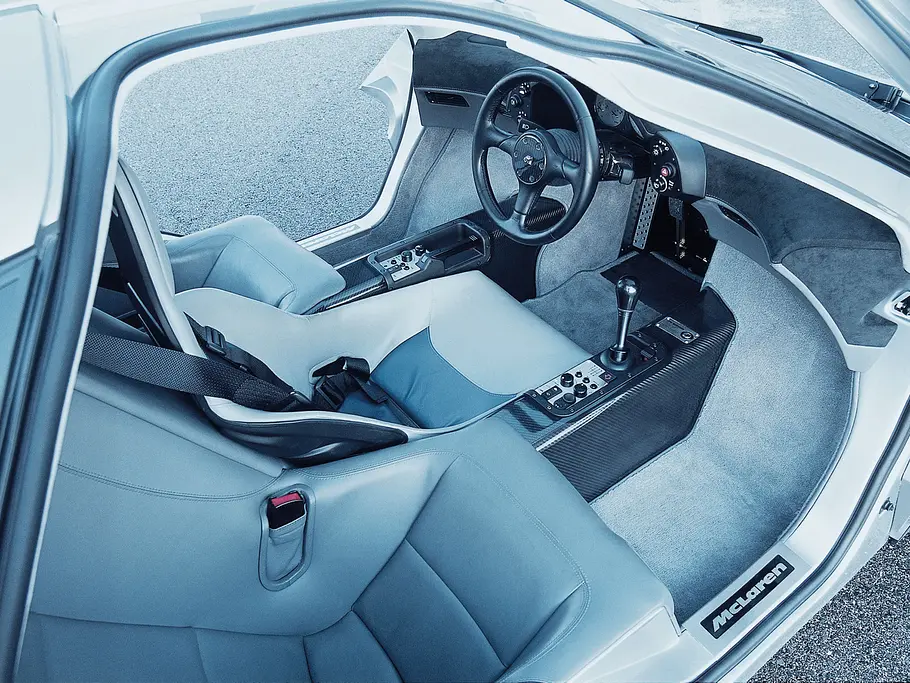 McLaren F1 Fahrbericht Supersportwagen Mittelmotor V12 Youngtimer Bilder technische Daten 0007