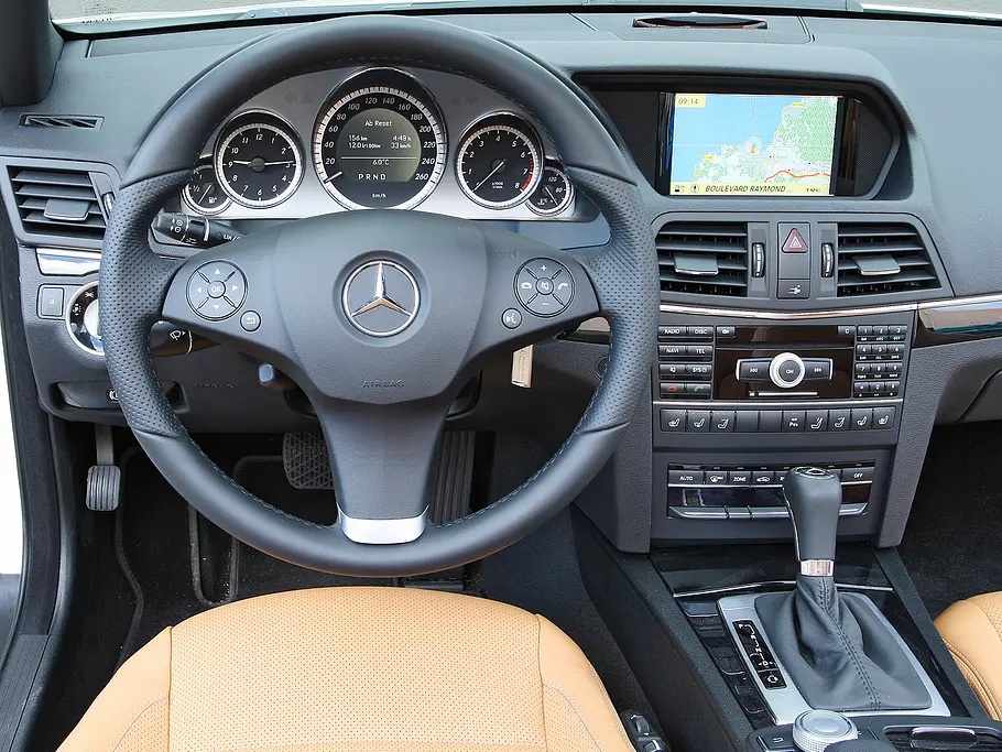 Mercedes E 250 CGI Cabrio BlueEfficiency Innenraum