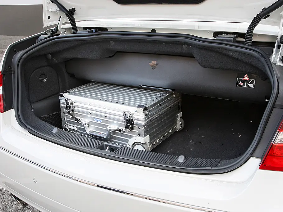 Mercedes E 250 CGI Cabrio BlueEfficiency Kofferraum