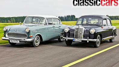 Opel Olympia Rekord/Mercedes 180 Ponton fahrend von schräg vorne fotografiert. - Foto: AUTO ZEITUNG