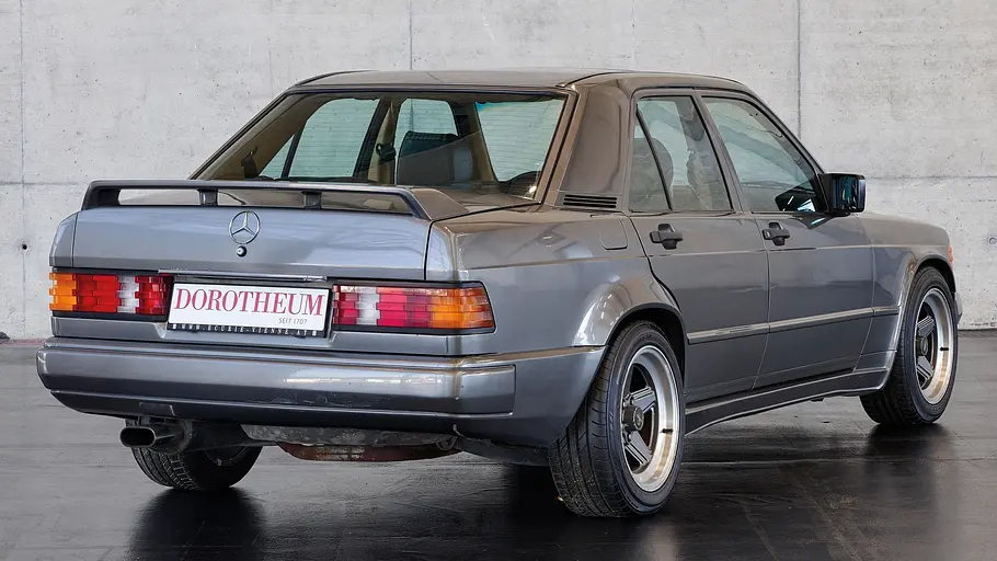 Mercedes 190 5.0 V8 Schulz Tuning Der Mercedes 190 5.0 V8 Schulz Tuning stehend von hinten.