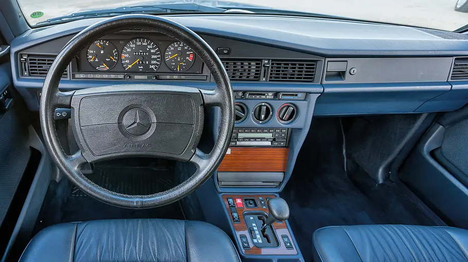 Mercedes 190 E W201 E 2.6 Cabriolet Jubliäum Bilder technische Daten Cockpit