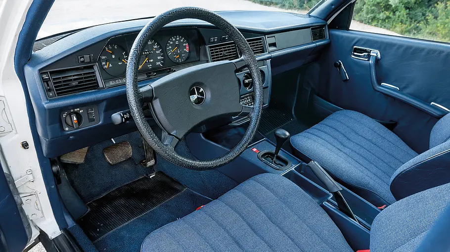 Mercedes 190 E Compakt Car Bilder technische Daten Cockpit