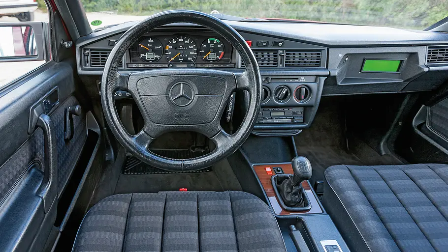 Mercedes 190 E W201 Elektro-Fahrzeug Jubliäum Bilder technische Daten Cockpit