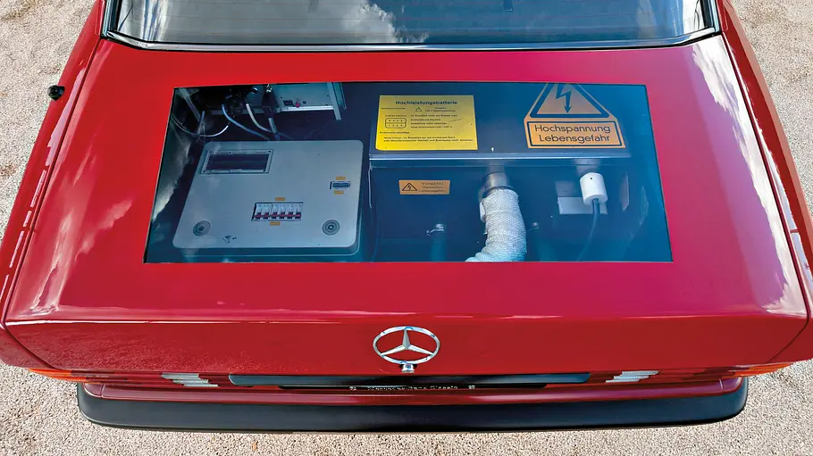 Mercedes 190 E W201 Elektro-Fahrzeug Jubliäum Bilder technische Daten Kofferraum