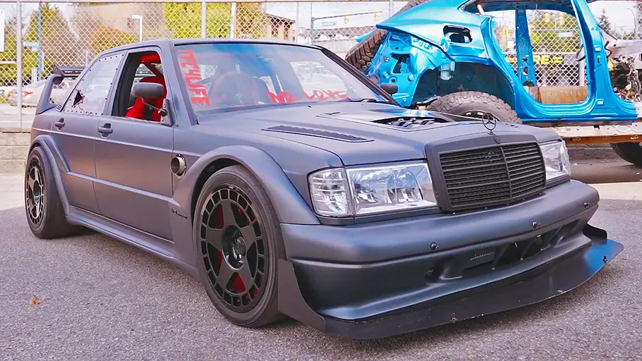 Platz 6: Mercedes 190 Evil Evo Der Mercedes 190 Evil Evo stehend von vorne.