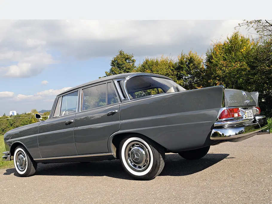 Mercedes 220 SE Bilder technische Daten Kaufberatung Oldtimer Stoßstange