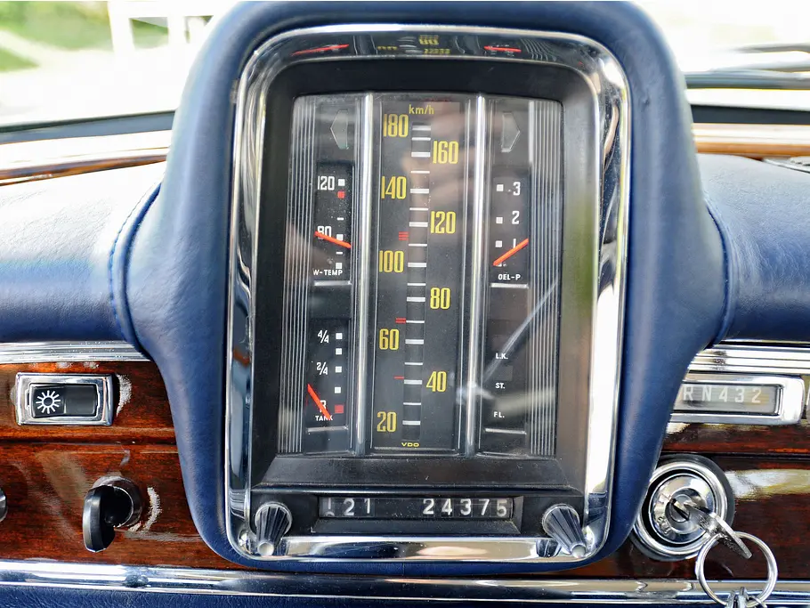 Mercedes 220 SE Bilder technische Daten Kaufberatung Oldtimer Tacho