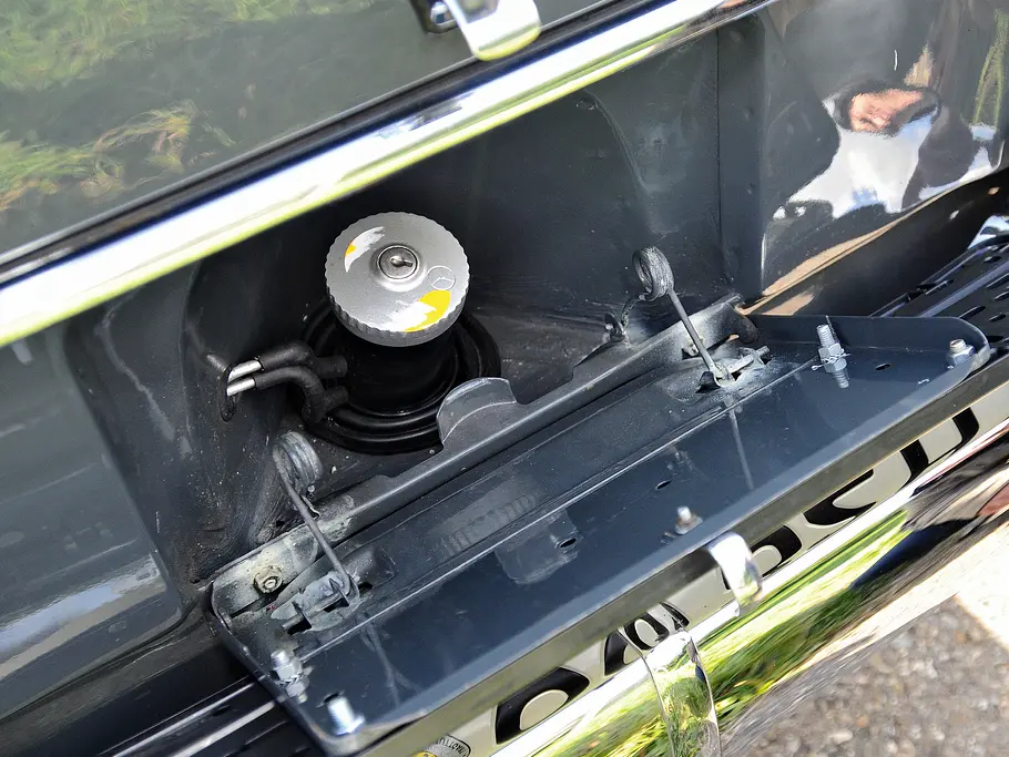 Mercedes 220 SE Bilder technische Daten Kaufberatung Oldtimer Tankdeckel