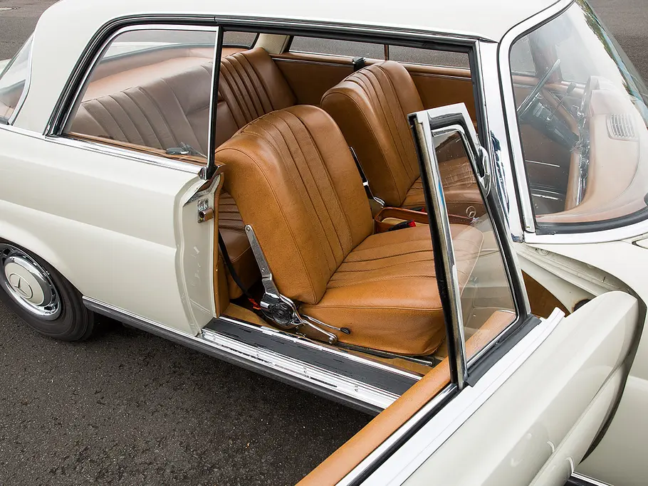 Mercedes 220 SEb W111