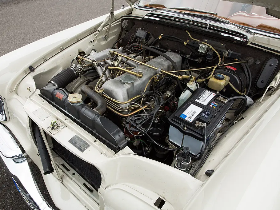 Mercedes 220 SEb W111