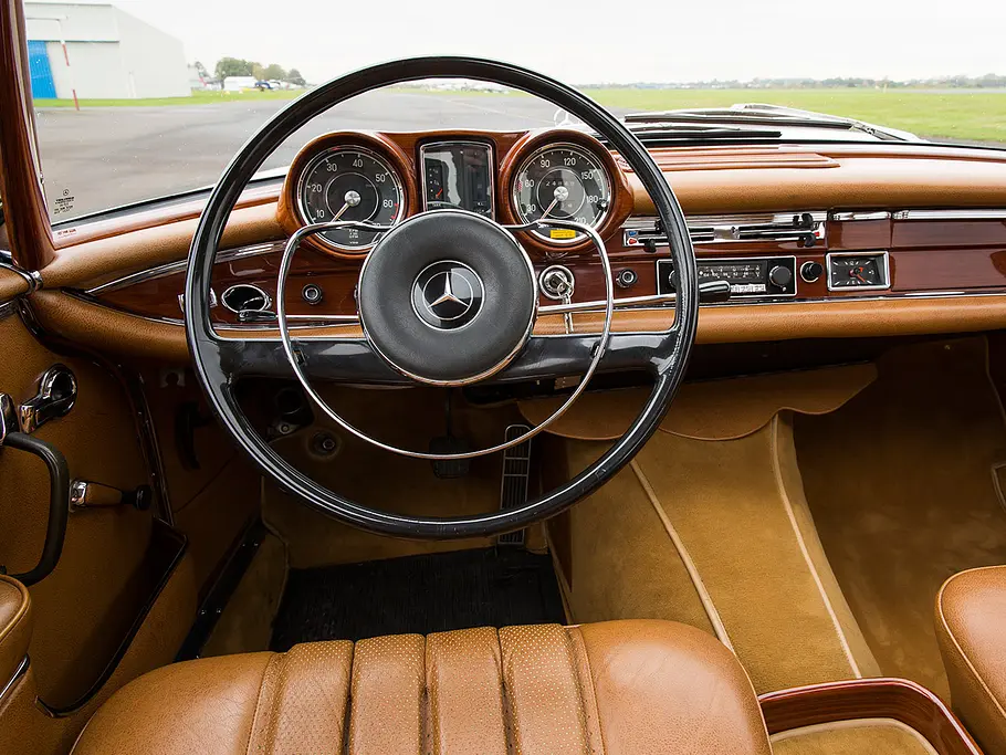 Mercedes 220 SEb W111