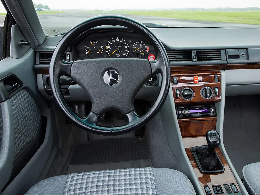 Mercedes 230 CE C124