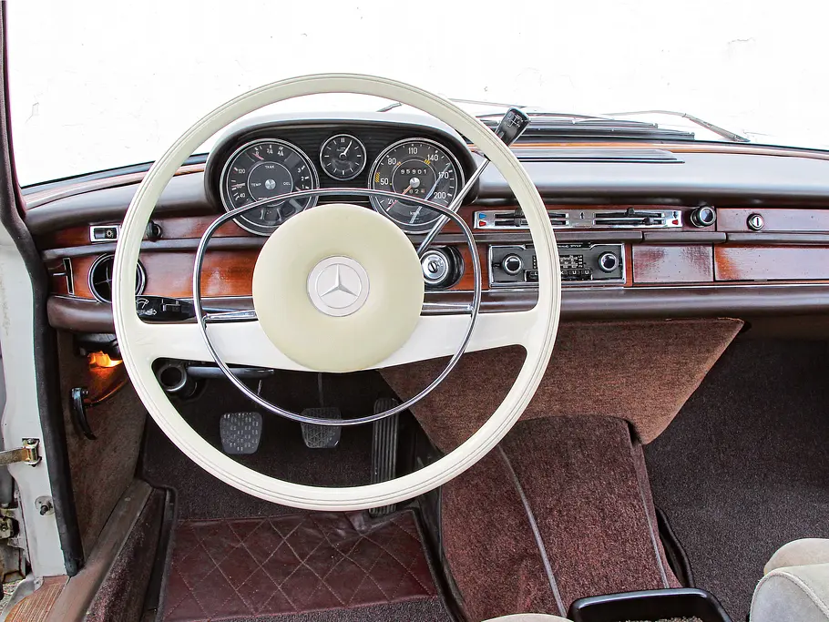 Fahrbericht: Mercedes 250 S Mercedes 250 S W108 Vergleich Bilder technische Daten Cockpit