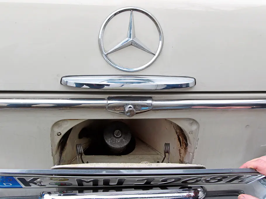 Fahrbericht: Mercedes 250 S Mercedes 250 S W108 Vergleich Bilder technische Daten Tankstutzen