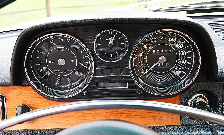 Mercedes 250 2.8 (W114) Die Instrumente des Mercedes 250 2.8 (W114)
