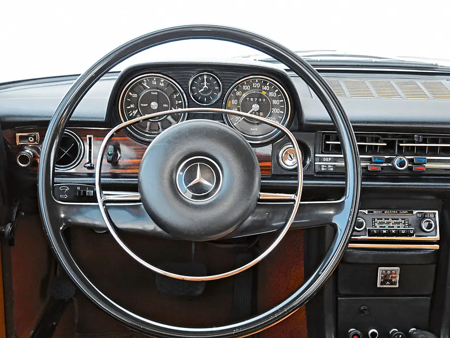 Mercedes 280 CE Vergleich Youngtimer Bilder technische Daten Cockpit